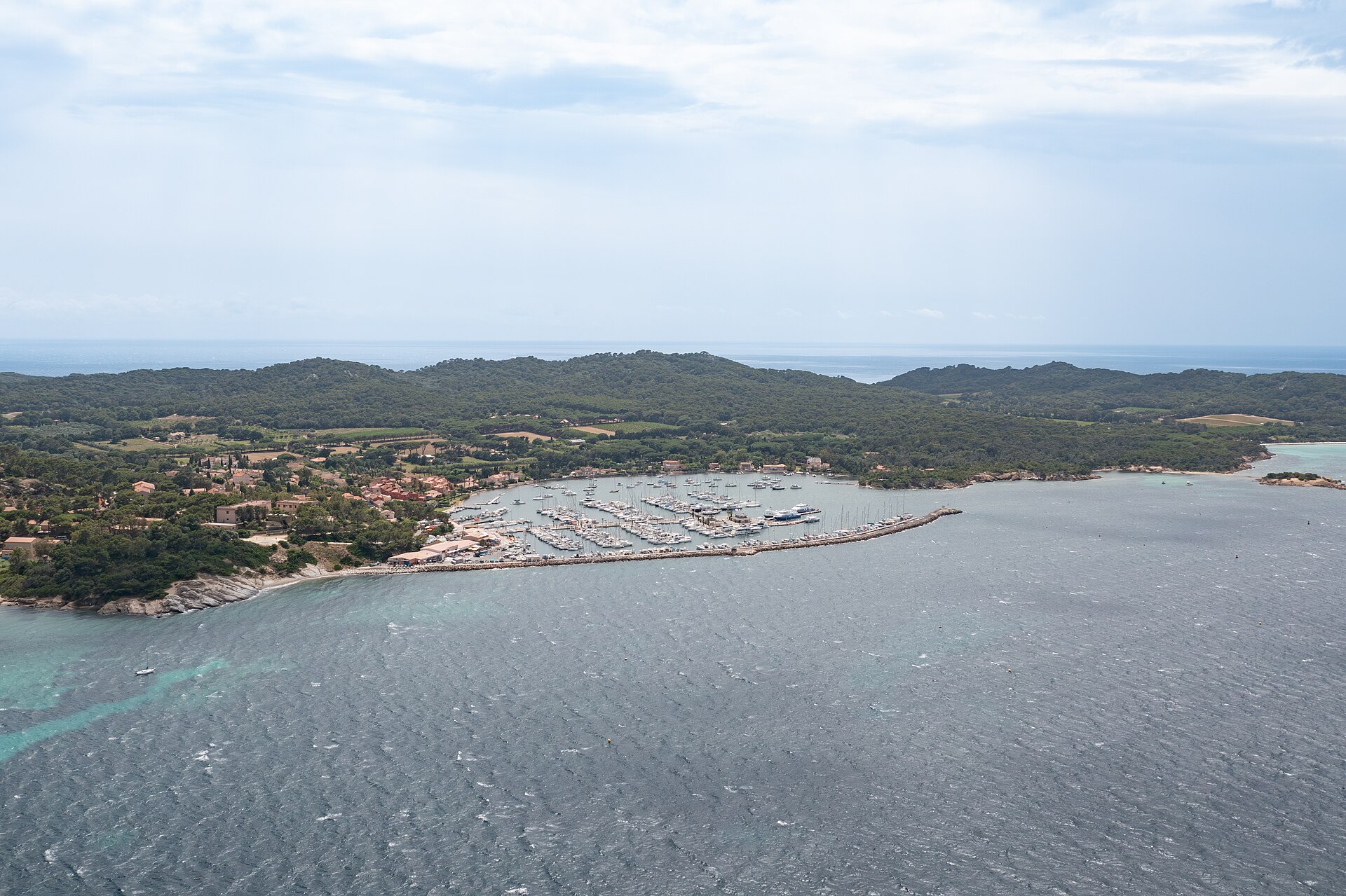 Le port de Porquerolles vu du ciel