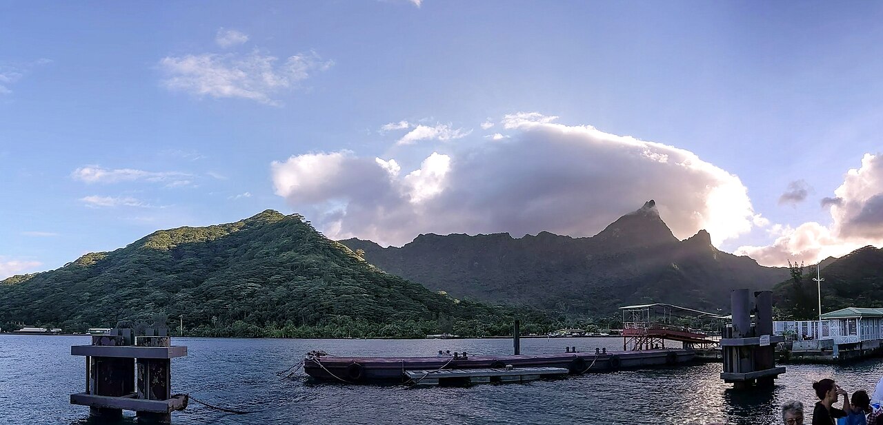 Baie de Vaiare — vue du secteur, pas de la marina
