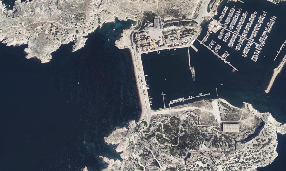 Vue aérienne — Port de Frioul